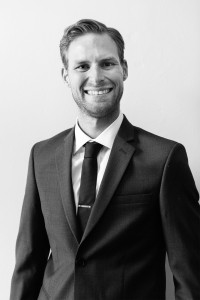 groom-pitt-bw-01